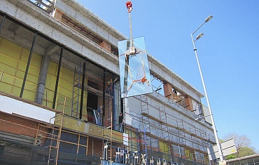 Подъем тяжелых стекол на высоту