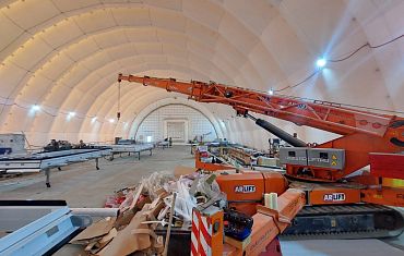 на строительной площадке внутри помещения