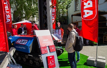 Выставка в Екатеринбурге "Дерево+Дом. Коттедж. Дача"