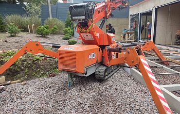 Остекление на неровной поверхности с помощью мини-крана Арлифт