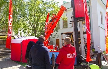 Выставка в Екатеринбурге "Дерево+Дом. Коттедж. Дача"